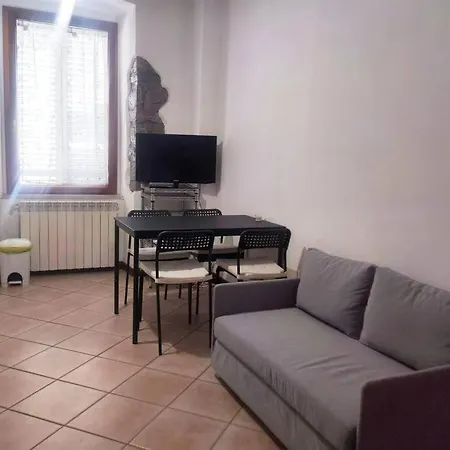 Апартаменти Locazione Turistica Foscolo 6 *