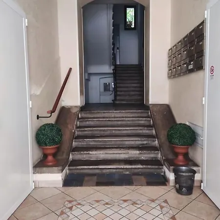 Locazione Turistica Foscolo 6 *